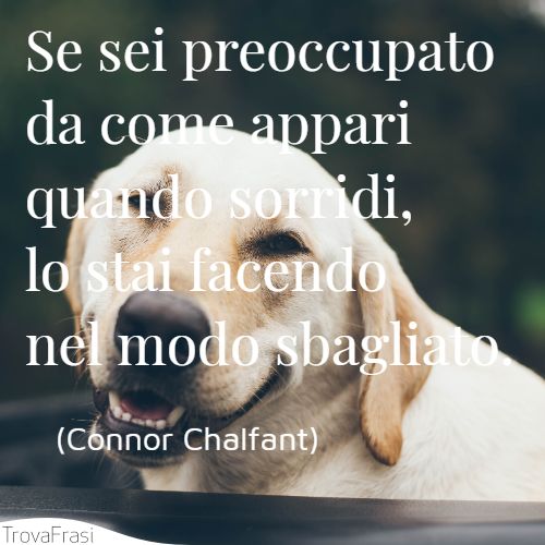 Se sei preoccupato da come appari quando sorridi, lo stai facendo nel modo sbagliato.