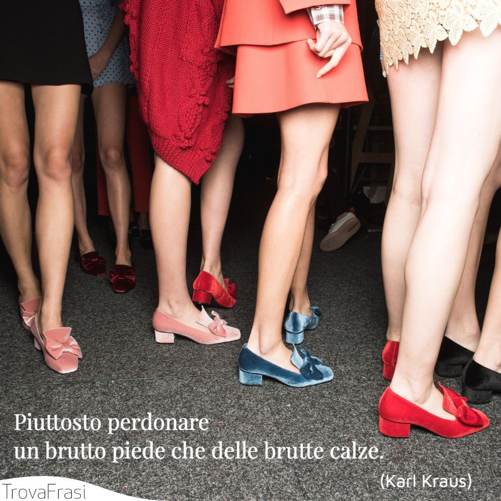 Piuttosto perdonare un brutto piede che delle brutte calze.