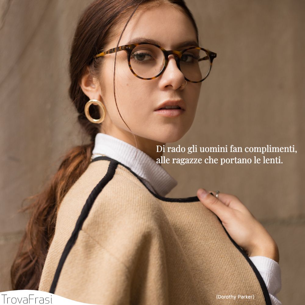 Di rado gli uomini fan complimenti, alle ragazze che portano le lenti.