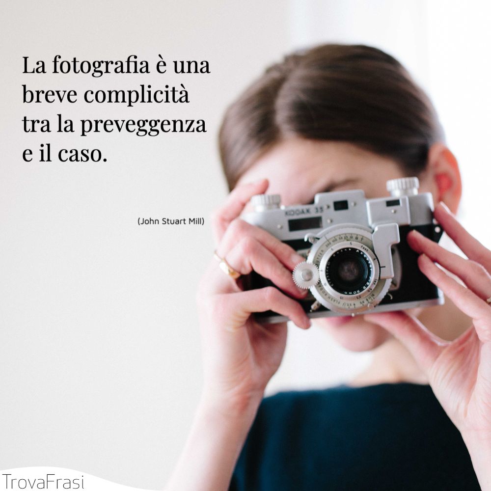 La fotografia è una breve complicità tra la preveggenza e il caso.