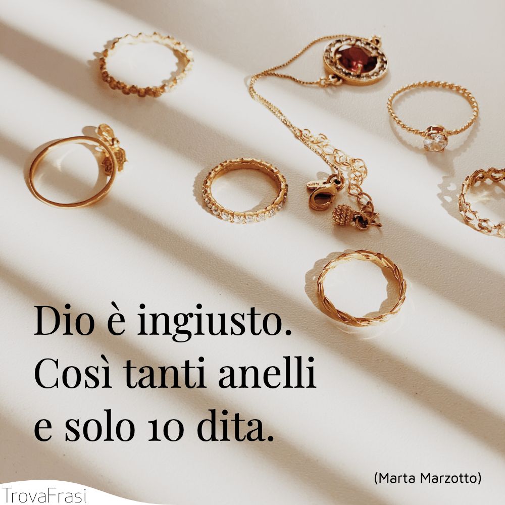 Dio è ingiusto. Così tanti anelli e solo 10 dita.