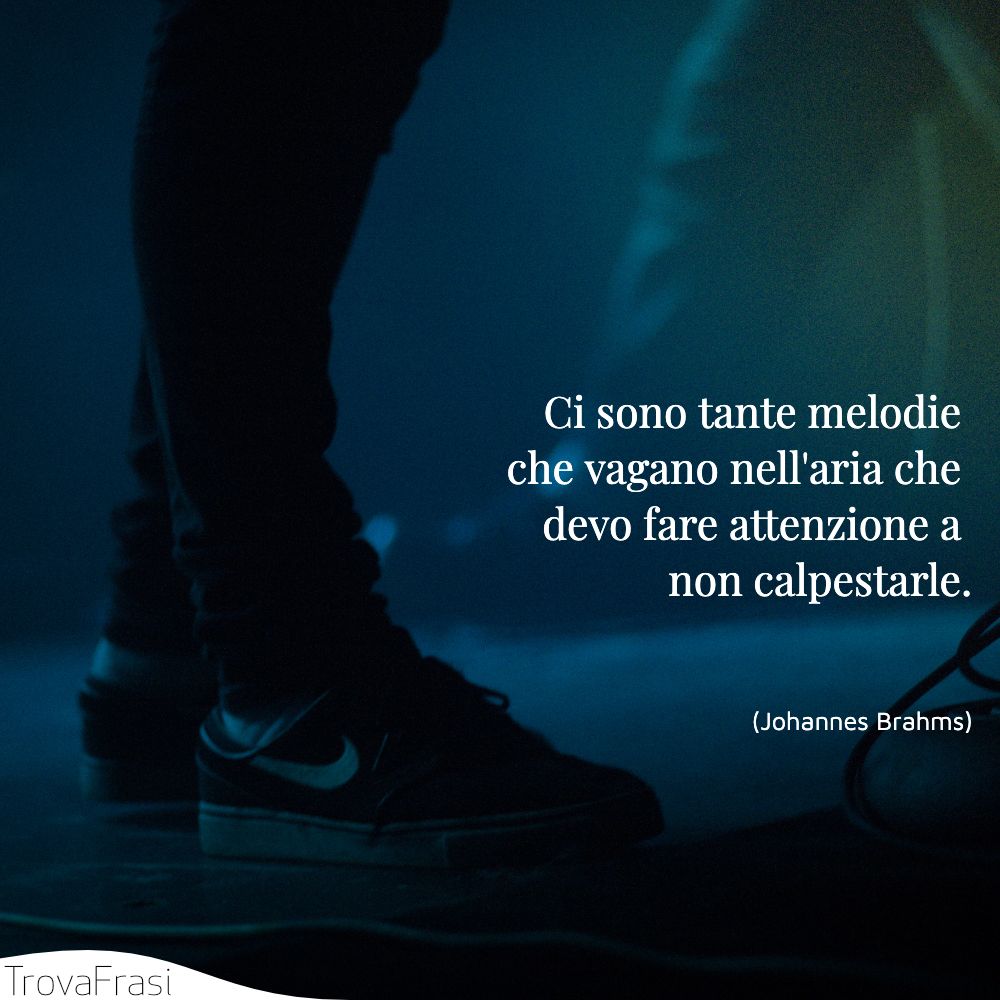 Ci sono tante melodie che vagano nell'aria che devo fare attenzione a non calpestarle.