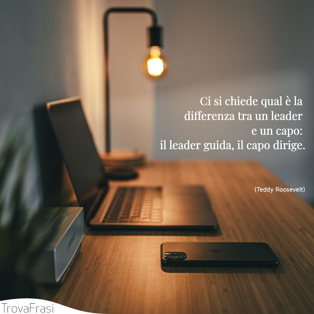 Ci si chiede qual è la differenza tra un leader e un capo: il leader guida, il capo dirige.